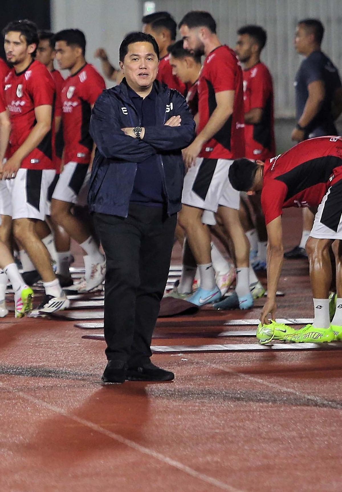 FOTO: Erick Thohir Pantau Langsung Latihan Timnas di Senayan