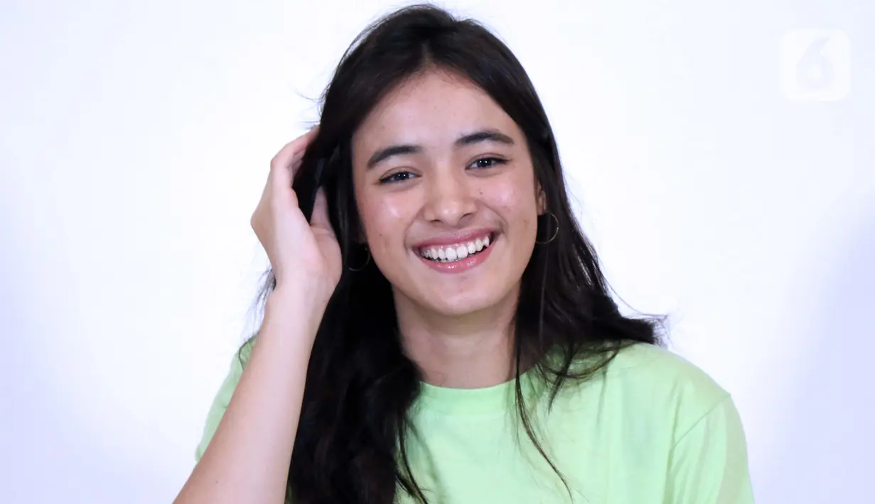 Pemain film Mawar Eva de Jongh saat sesi Intimate Interview dengan Liputan6.com di gedung KLY Youniverse, Jakarta, Jumat, (7/2/2020). Mawar De Jongh bercerita tentang peran utamanya dalam film Teman Tapi Menikah 2.  (Liputan6.com/Helmi Fithriansyah)
