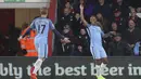 Raheem Sterling dan Kevin De Bruyne merayakan gol ke gawang melawan AFC Bournemouth pada lanjutan Premier League di Vitality Stadium; Bournemouth; (13/2/2017). Manchester City menang 2-0. (Andrew Matthews/PA via AP)