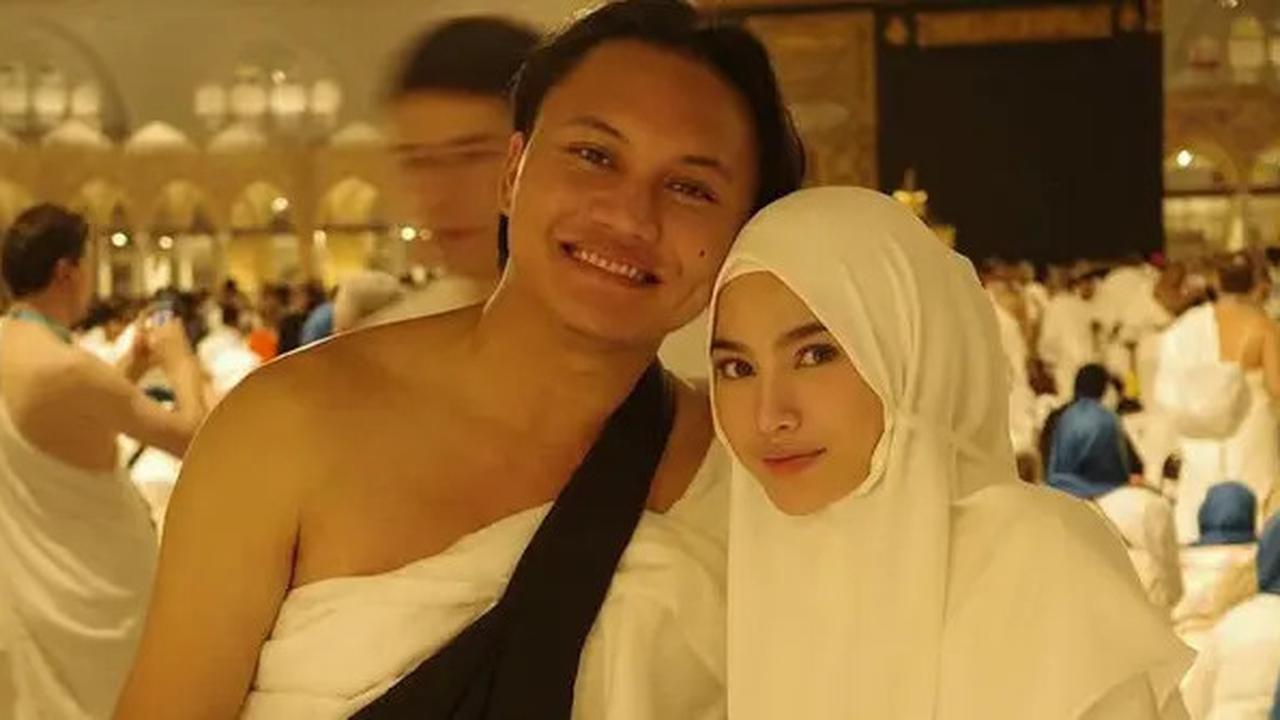 8 Potret Cantik Mahalini Pakai Hijab saat Umrah Perdana Bareng Rizky Febian Meski Sedang Hamil Anak Pertama, Pesona Bumil Bikin Pangling
