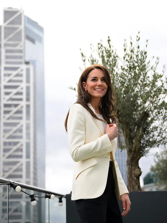 Cara Cerdas Kate Middleton Tampil Kasual dan Elegan Sekaligus dengan Mengenakan Blazer
