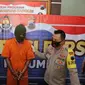 Polisi menangkap Toyo, terduga penganiya ibu kandungnya hingga meninggal dunia. (Foto: Liputan6.com/Polres Kebumen)