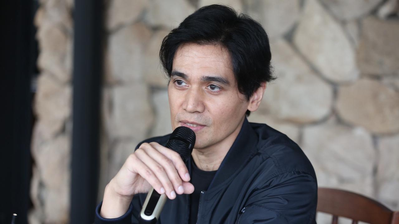 Tyo Nugros membentuk band bernama Direct Action.