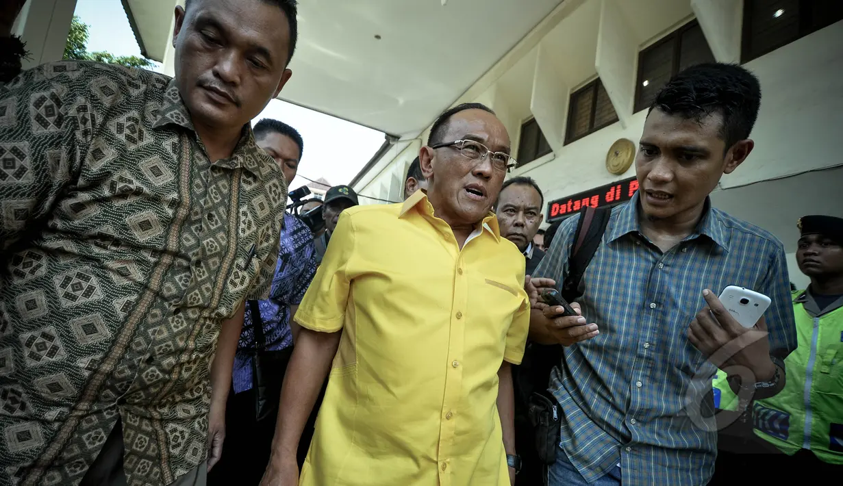 Ketua DPP Partai Golkar Munas Bali, Aburizal Bakrie saat menghadiri sidang sengketa pengurusan Partai Golongan Karya (Golkar) di Pengadilan Negeri Jakarta Utara, Selasa (31/3/2015). (Liputan6.com/Faizal Fanani)