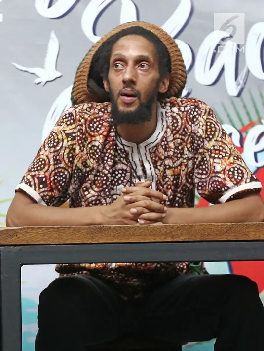 Putra Bob Marley, Julian Marley saat jumpa pers Jakarta Peace Concert 2017 di Jakarta, Rabu (15/11). Putra dari musisi reggae legendaris Bob Marley, yakni Julian Marley akan tampil di Jakarta Peace Concert 2017. (Liputan6.com/Herman Zakharia)