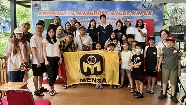 Mischka Aoki dan Devon Enzo