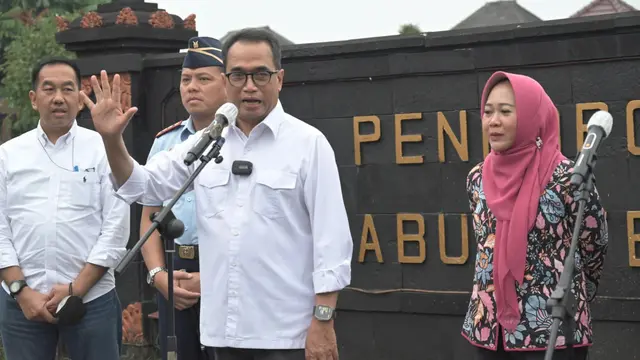 Menhub Budi Karya Sumadi di Bandara Soedirman (JBS) Purbalingga. (Foto: Liputan6.com/Dinkominfo Purbalingga)