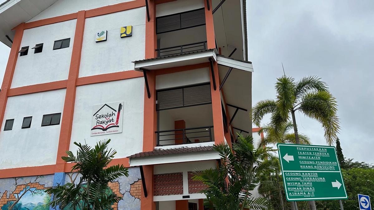 Prabowo Resmikan 166 Sekolah Rakyat 34 Provinsi di Banjarbaru
