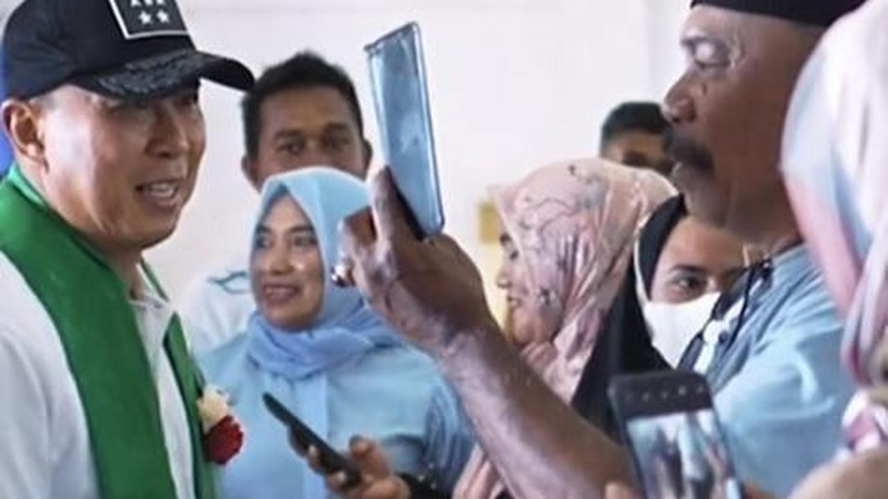 Pensiunan Jenderal TNI Beri Modal Usaha Angkringan<br>
