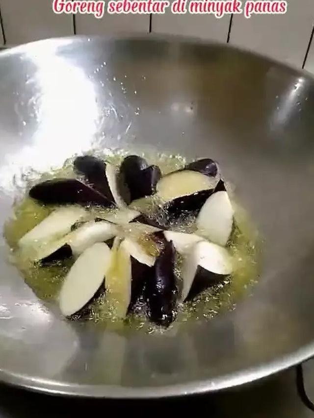 Cara Goreng Terong Agar Tetap Segar Berwarna, Hanya Butuh 1 Bumbu Dapur