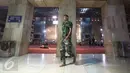 Personel TNI beraktivitas di sekitar Masjid Istiqlal, Jakarta, Rabu (1/3). H-1 jelang kedatangan Raja Arab Saudi Salman bin Abdulaziz al-Saud ke Masjid Istiqlal penjagaan personel TNI mulai tampak di sejumlah sudut. (Liputan6.com/Immanuel Antonius)