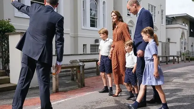 Kate Middleton Jadi Mama Muda Antar Anak dengan Balutan Gaun Polkadot Seharga Rp4,1 Juta