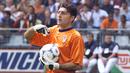 1. Gianluca Pagliuca. Memiliki Caps sebanyak 49 dalam rentang 9 tahun, 1990-1998. Menjadi kiper nomor 1 pada gelaran Piala Dunia 1994 dengan menyisihkan Walter Zenga dan berlanjut hingga PD 1998. Posisinya diambil alih Gianluigi Buffon sehari setelah Piala Dunia 1998. (AP/Hans Deryk)
