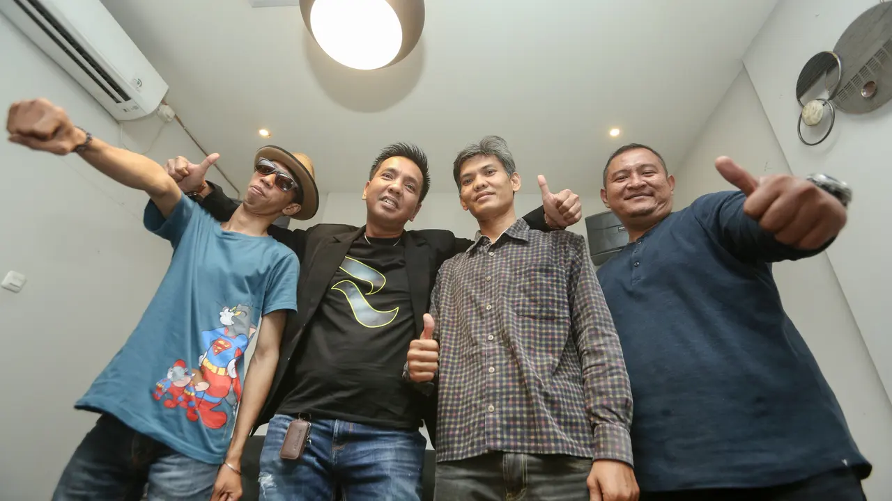 Ref-Q Band (Istimewa)