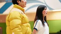 Ini adalah potongan adegan dibalik layar drakor Moving episode 17, di mana Jang Hui Soo dan Kim Bong Seok dikejar oleh agen Korea Utara. (Foto: Instagram/ goyounjung)