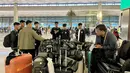 Pemain-pemain Korea-Korea Selecao bertolak ke Portugal melalui bandara Soekarno Hatta, Tangerang, Rabu (20/11/2024). (Bola.com/Bagasakara Lazuardi)