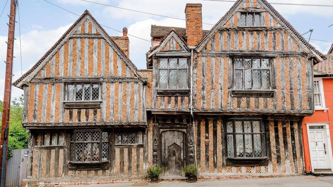 De Vere House, rumah berarsitektur abad pertengahan yang menjadi lokasi kelahiran tokoh fiksi Harry Potter - AP