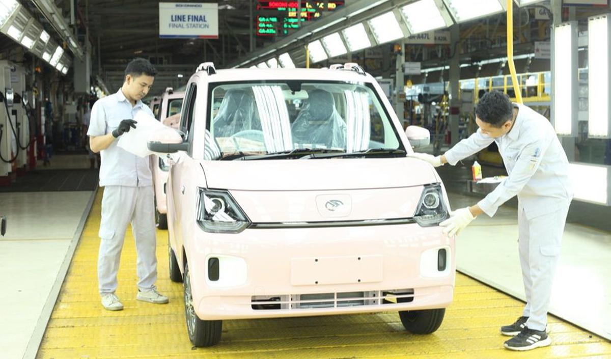 “Kami bangga mulai perakitan Seres E1 di Indonesia. Perakitan di dalam negeri membantu konsumen mendapat mobil listrik yang terjangkau dan mendukung mobilitas berkelanjutan di Tanah Air. "