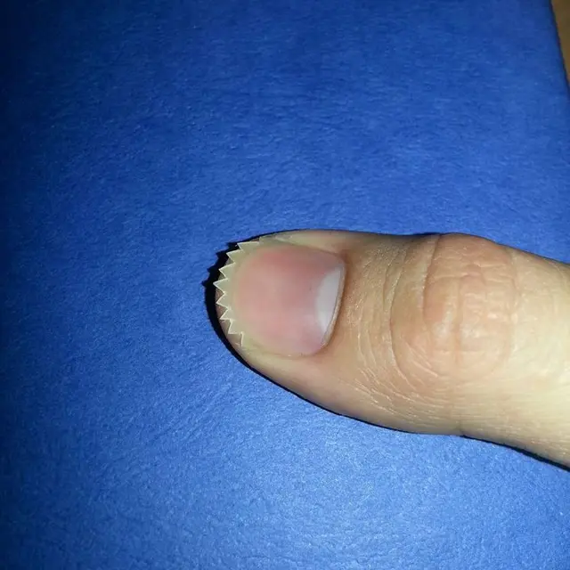 6 Potret Kuku Nyeleneh Ini Bikin Geleng Kepala, Jadi Ribet Lakukan Aktivitas