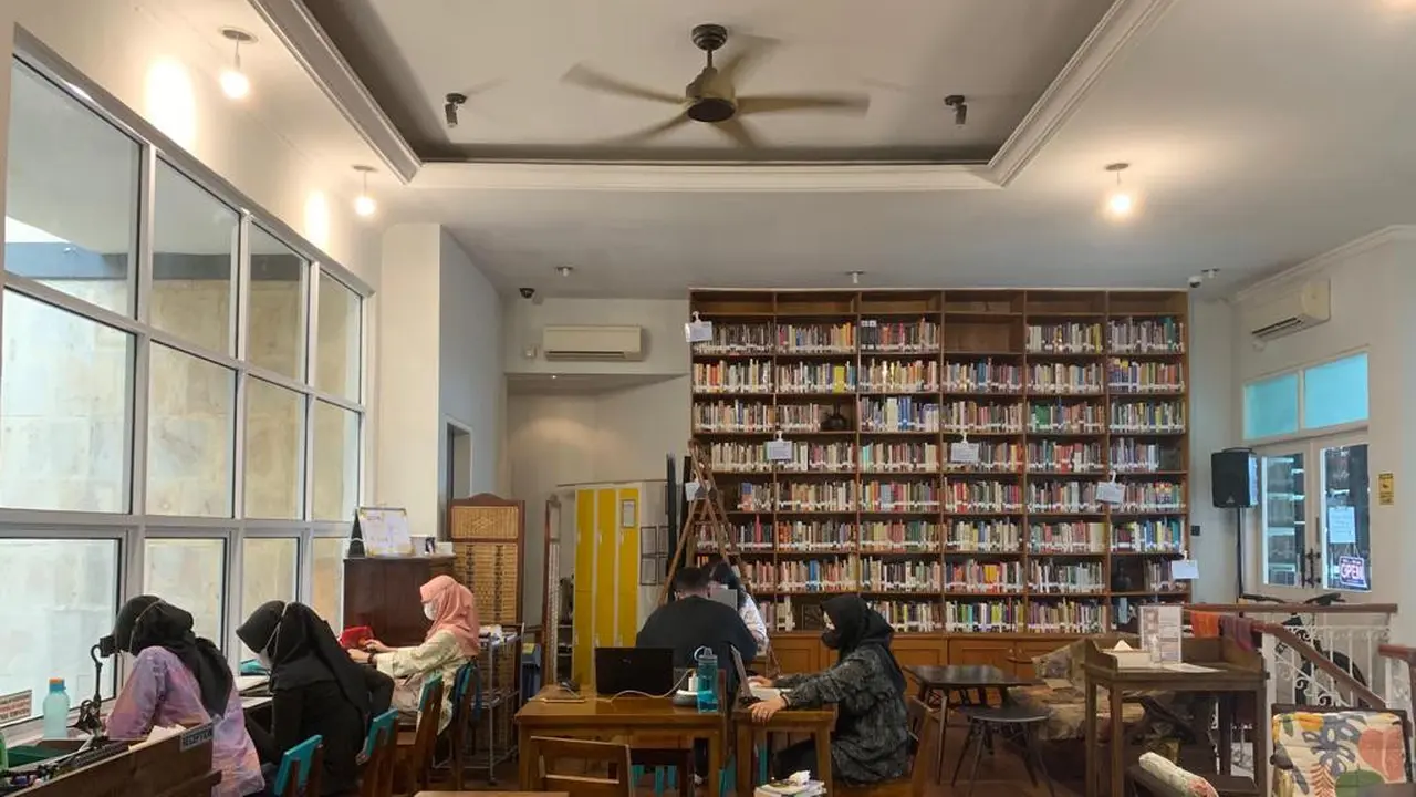 Baca di Tebet, salah satu perpustakaan di Jakarta.