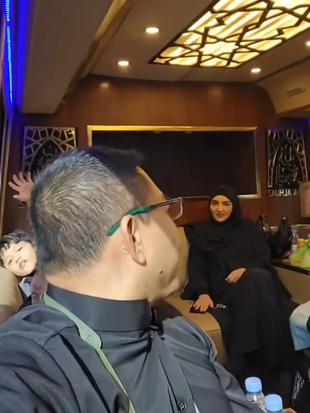 Potret Interior Bus Rombongan Anang Hermansyah