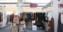 Marabit, brand yang berdiri pada 2025, memamerkan koleksi wastra bernuansa modern di Parade Wastra Nusantara yang digelar 8–10 Agustus 2025 di Kota Kasablanka. (foto/dok: fimela.com)