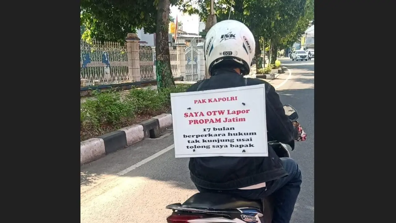 Sukmawan saat berangkat ke Polda Jatim. (Istimewa)