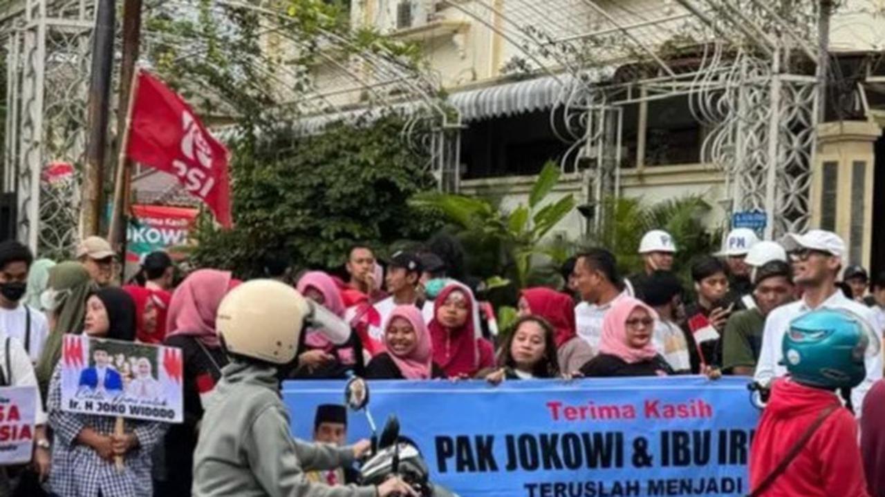 Ragam Cara Warga Solo Sambut Kepulangan Jokowi