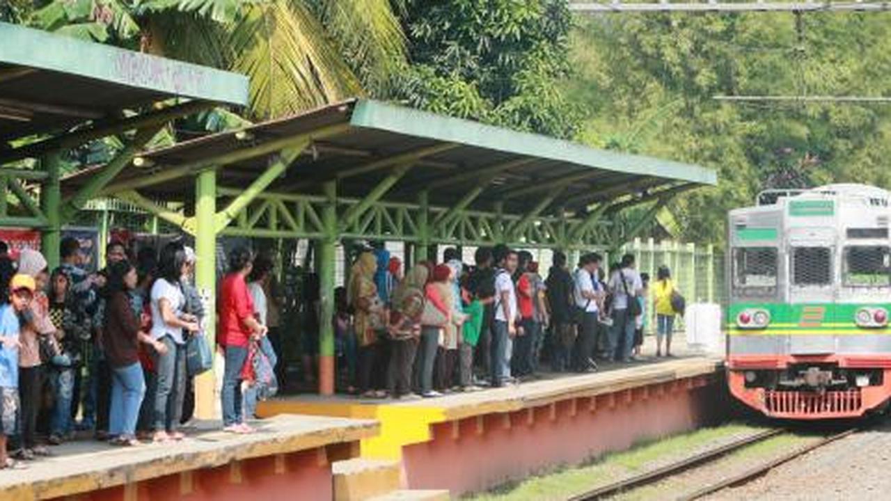 Atasi macet Jakarta, Kemenhub pilih KRL daripada ganjil genap