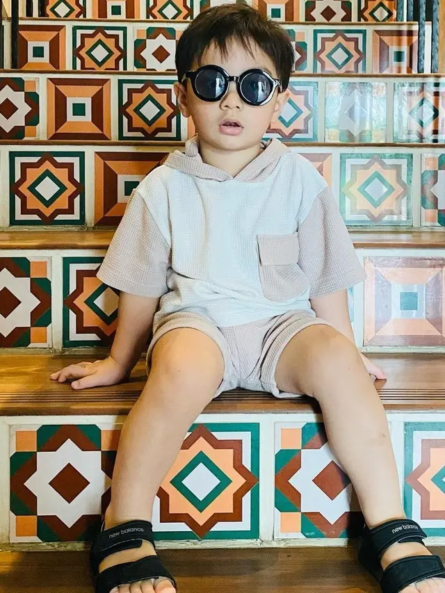 Potret Air Rumi Anak Sulung Irish Bella yang Makin Pintar Bergaya saat di Foto