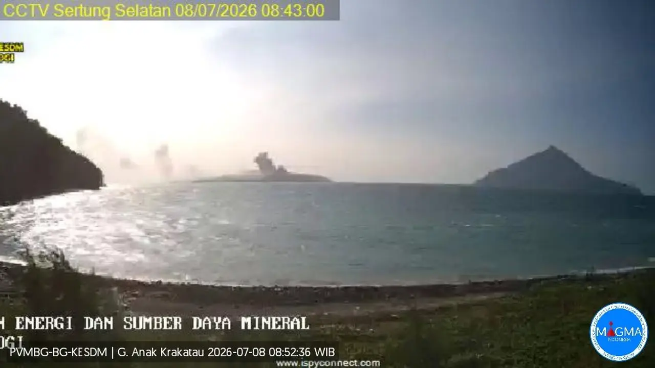 Status Gunung Anak Krakatau Naik, Bupati Lampung Selatan Minta Nelayan dan Wisatawan Menjauh