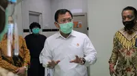 Kunjungan Menteri Kesehatan RI Terawan Agus Putranto ke Fasilitas Produksi PT Kimia Farma Sungwun Parmacopia pada 10 Septemper 2020. (Kementerian Kesehatan RI)