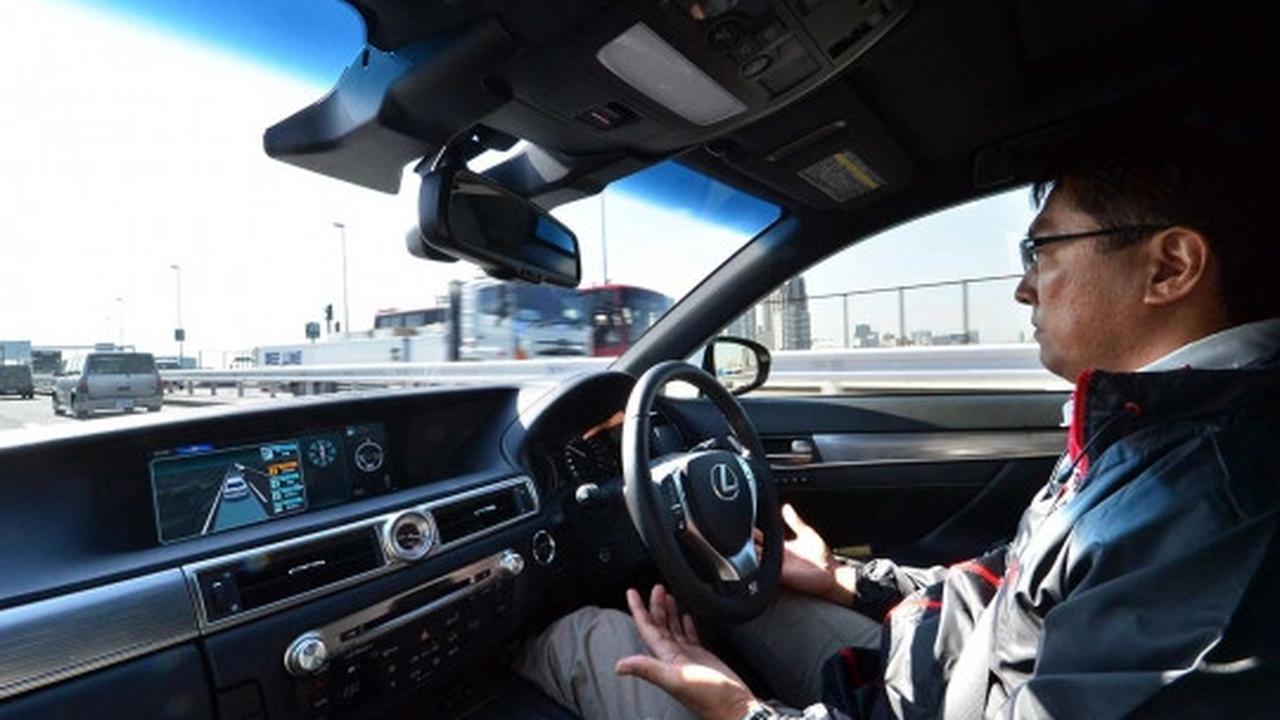 Melihat uji coba Lexus GS450H yang bisa mengemudi sendiri