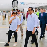 Intip gaya asik Retno Marsudi dengan sneakers belang kanan dan kiri (instagram/retno_marsudi)