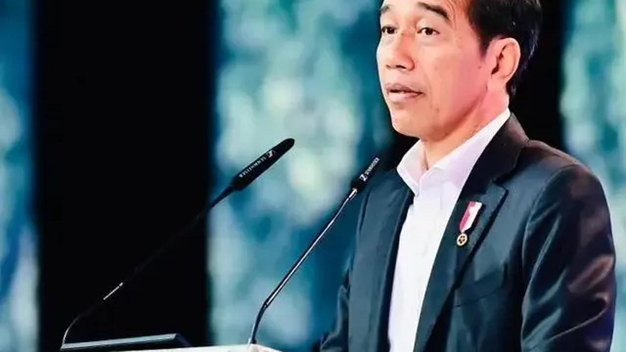 Padahal beberapa waktu lalu, Presiden Jokowi sempat jengkel dengan keputusan impor ini karena Indonesia telah mampu memproduksi senjata sendiri.