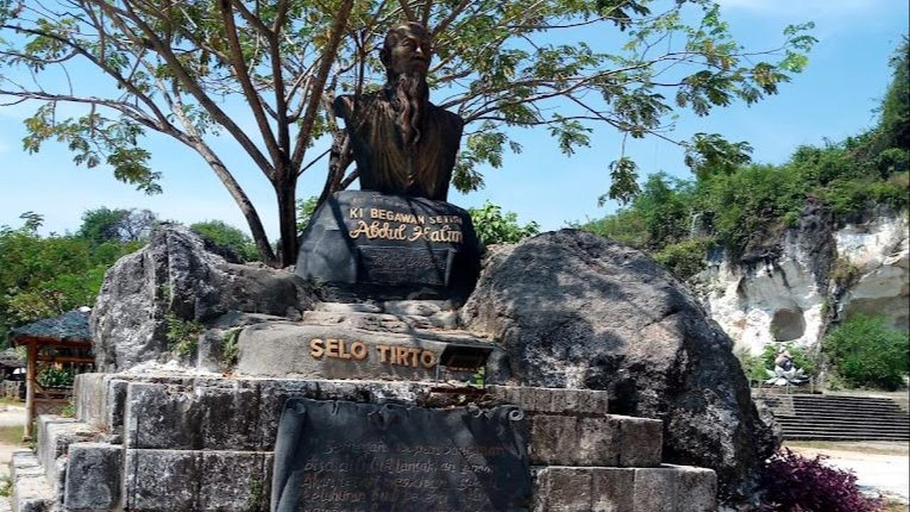 Patung dan Mobil Mewah