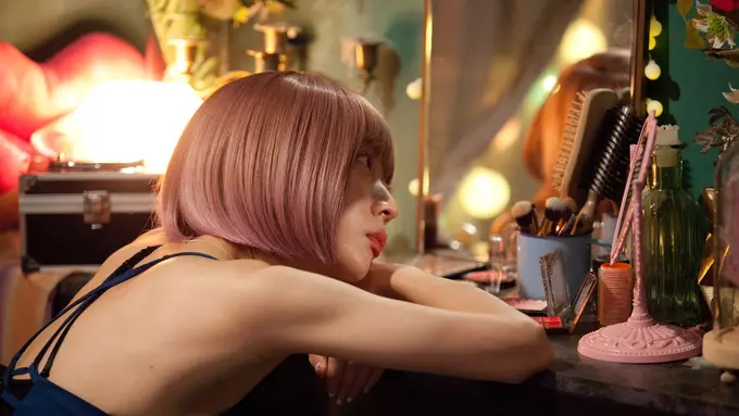 Film Look At Me, Touch Me, Kiss Me (Dok. Bioskop Online)