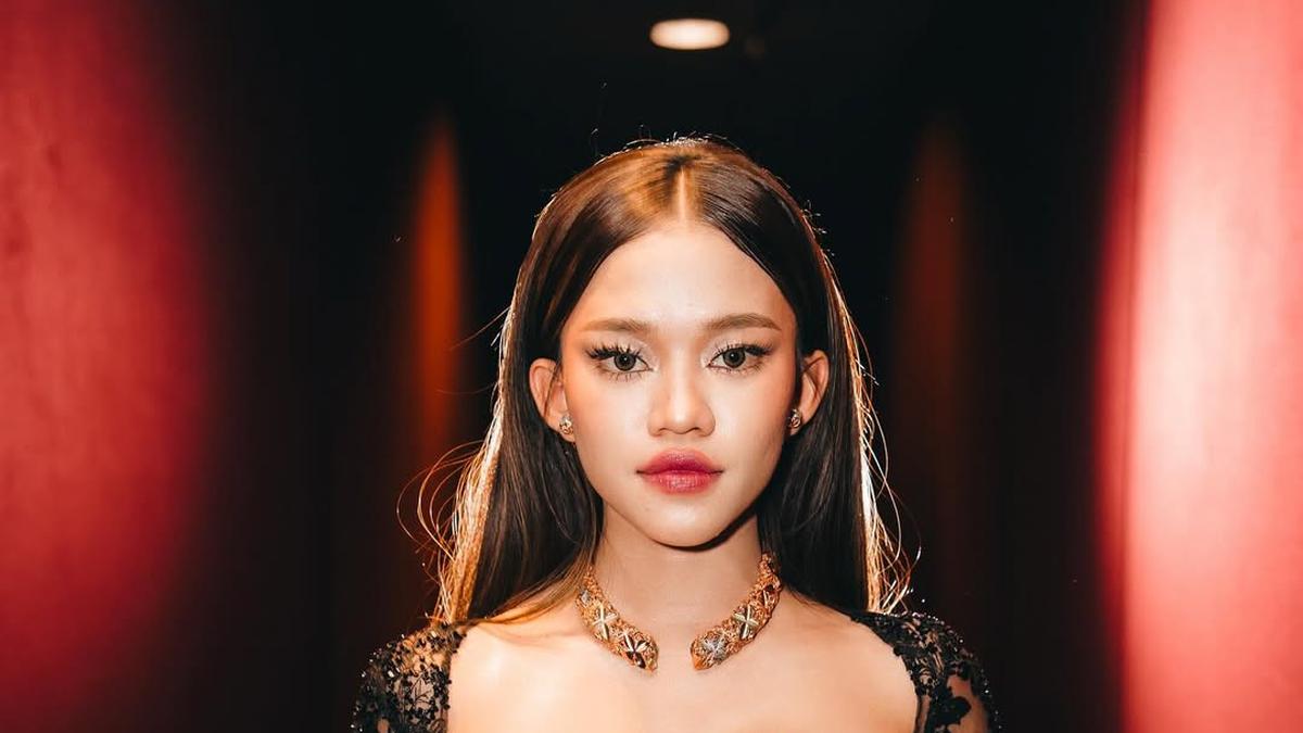 Pangling! Ummi Quary Tampil Glow Up Bak Barbie di Premiere Film Pamali