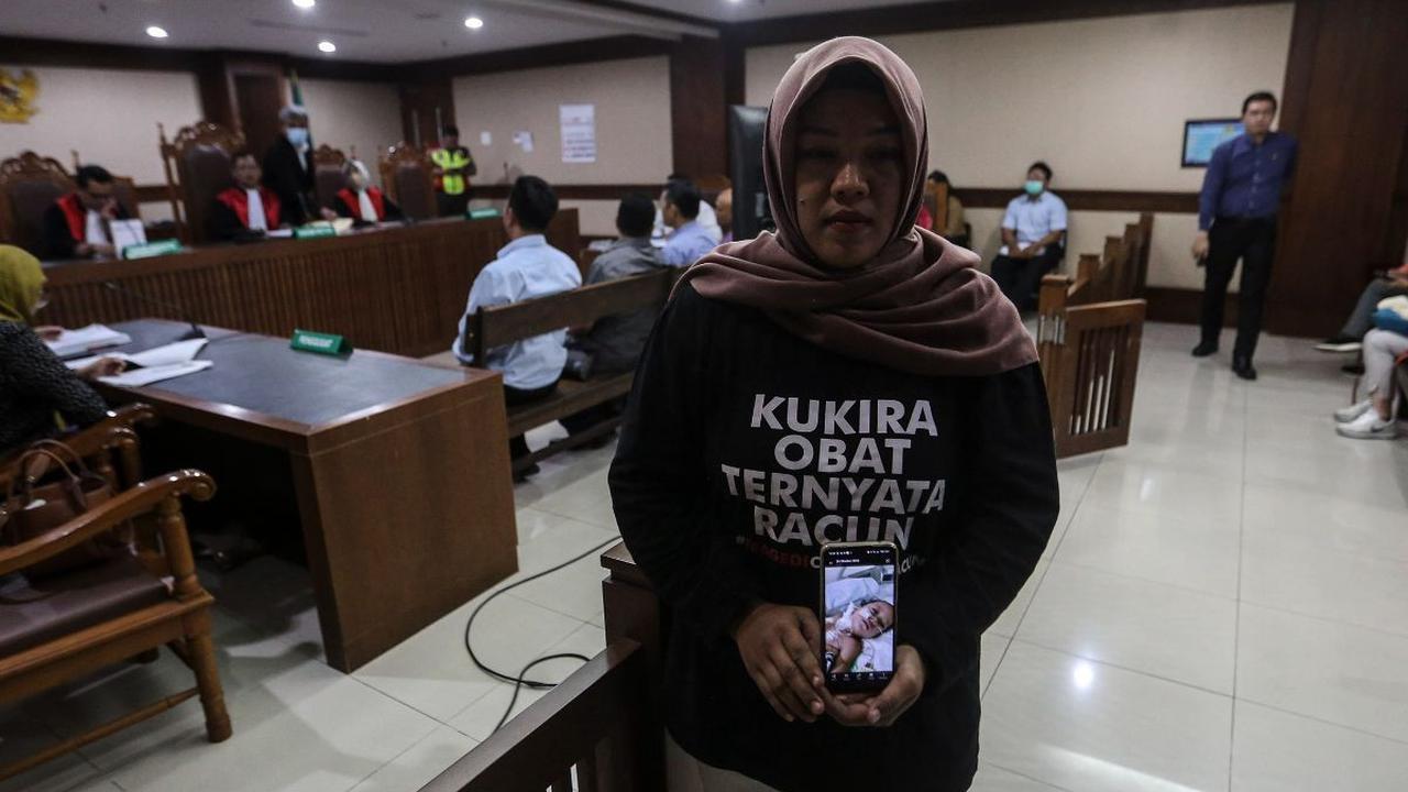 Kelompok Ketiga :
Keluarga dari pasien yang meninggal tetapi obat yang diberikan
berasal dari PT Universal Pharmaceutical Industry.
