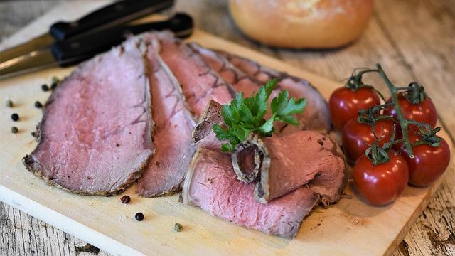 Ilustrasi daging (Image by RitaE from Pixabay)