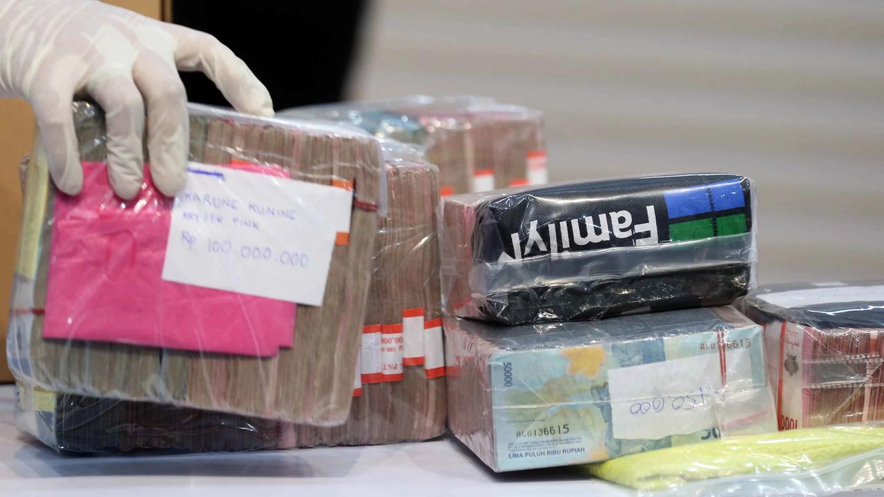 FOTO: KPK Sita Rp 2,6 Miliar dalam OTT Bupati Pati Sudewo
