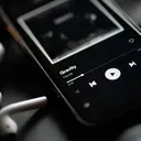 15 Lagu Lawas yang Sering Diputar Saat Jatuh Cinta, Romantis dan Bikin Nostalgia