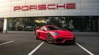Mobil Porsche di China Viral Usai Pajang 90 Wajah Anak Hilang