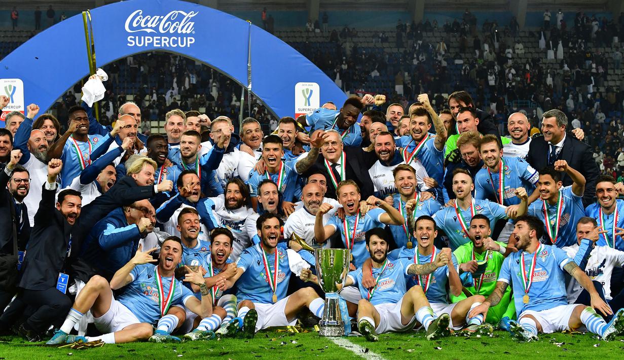 Masih bersama Lazio, Simone Inzaghi juga sukses mengoleksi dua trofi Supercoppa Italiana pada edisi 2017 dan 2019. (AFP/Giuseppe Cacace)