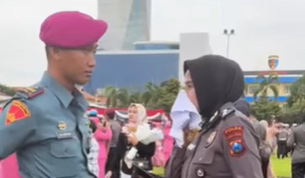 Dalam unggahan Instagram Brigadir Sinta Dewi, bintara Polri tersebut baru saja melaksanakan upacara kenaikan pangkat.