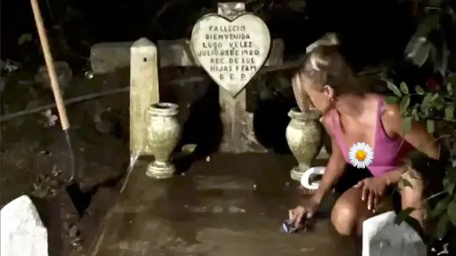 Bersihkan Makam Terbengkalai, Aksi Influencer Wanita Ini Jadi Sorotan