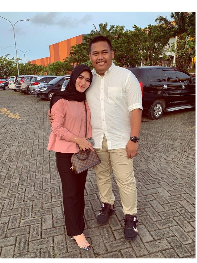 Momen Romantis Saat Selebgram Ajudan Pribadi Bersama Pacar Cantiknya