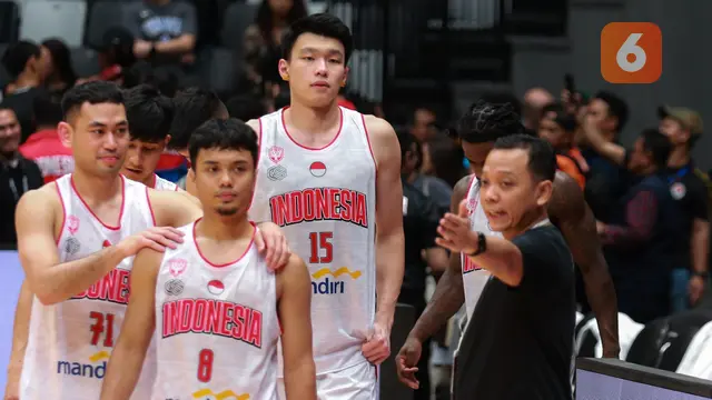 Foto: Momen Romantis Vincent Kosasih saat Temui Sang Kekasih, Nita Vior setelah Laga Indonesia International Basketball Invitational