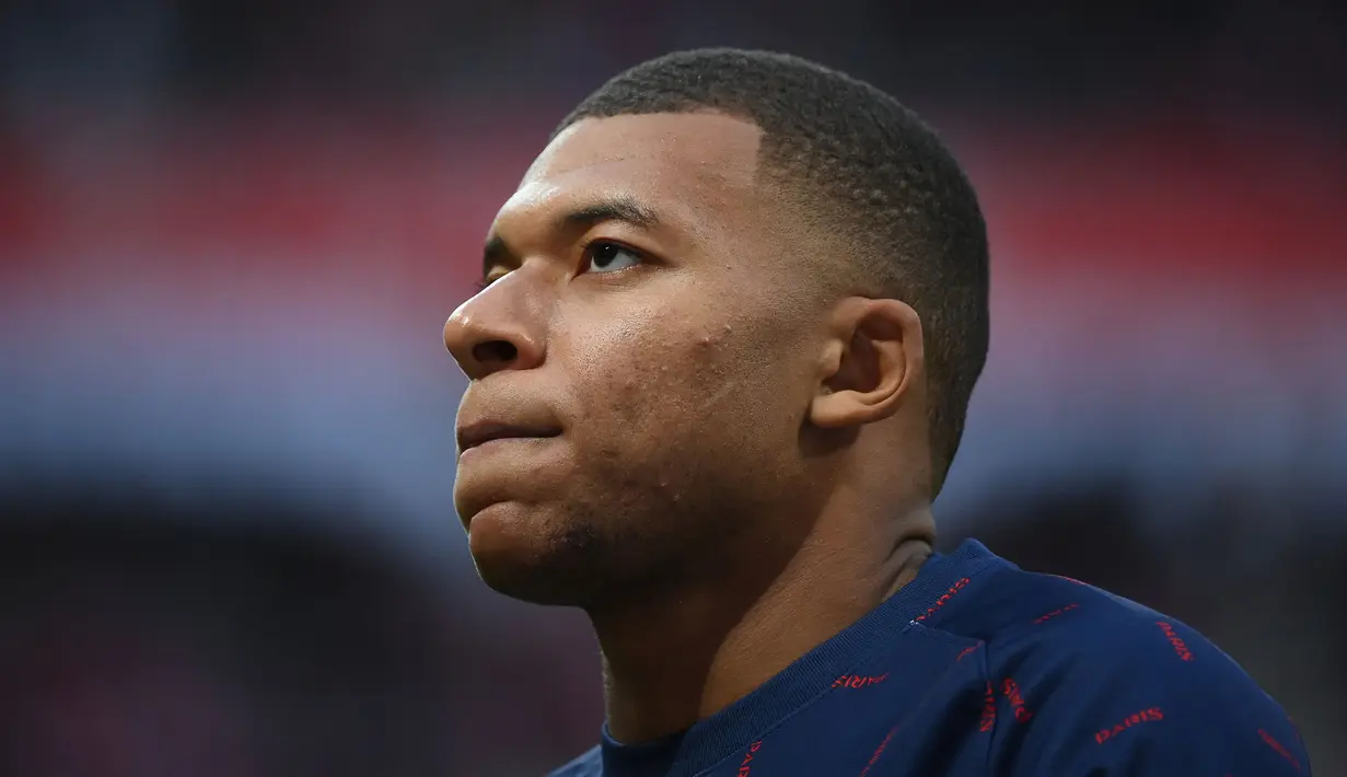 Namun dengan penampilan impresif yang ditunjukan oleh Mbappe pada laga melawan Reims, akankah PSG berpikir ulang untuk melepasnya, atau malah harga transfernya akan semakin melambung naik? (Foto: AFP/Franck Fife)