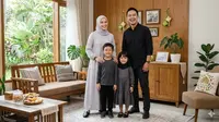 9 Model Seragam Keluarga Beda Warna Tapi Tetap Harmonis, Tampil Kompak Tanpa Monoton